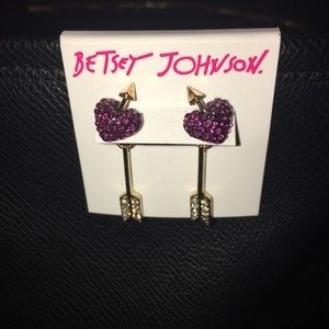 SOLD❤️Shotthroughtheheart